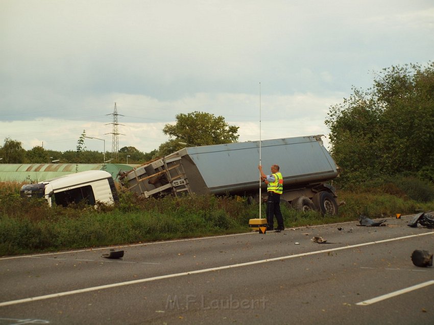 Schwerer VU Koeln Immendorf Kerkraderstr P158.JPG